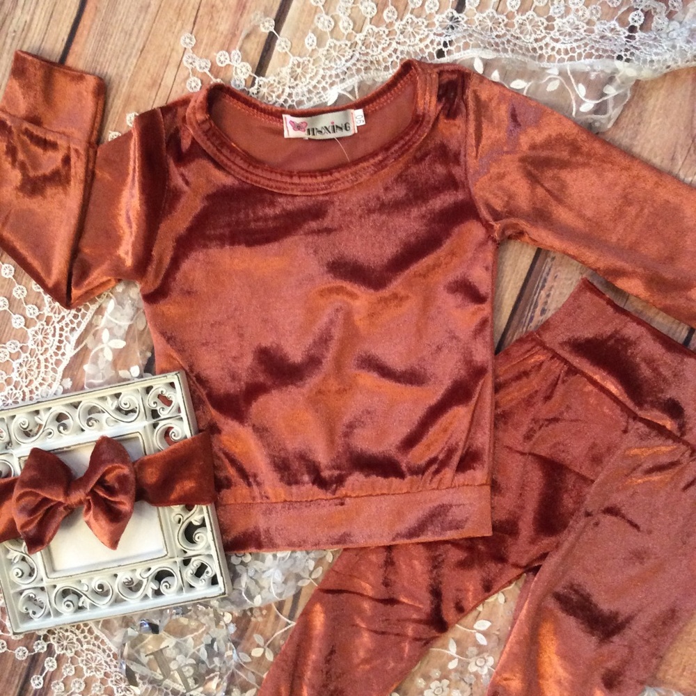RESTOCK Baby Girl Copper Velour 3pc Outfit - Picture 3 of 4